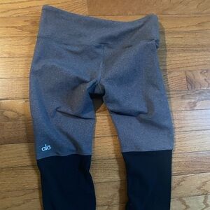Alo Yoga Goddess Legging in Gray and Black